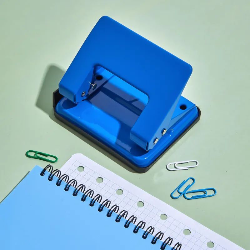 Дырокол Attache Economy до 20 листов, с линейкой, металл, синий