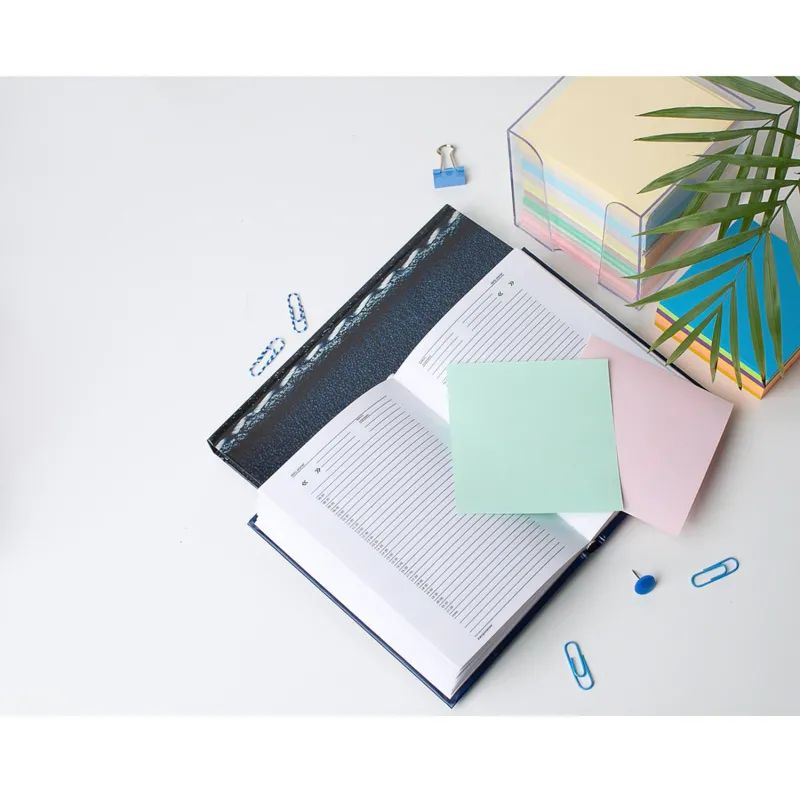 Блок для записей в подставке ATTACHE ЭКОНОМ в стакане 9х9х9 цветной 65-80г