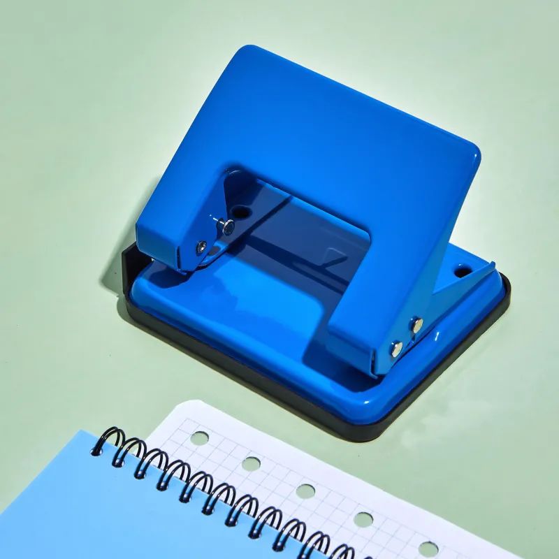 Дырокол Attache Economy до 20 листов, с линейкой, металл, синий