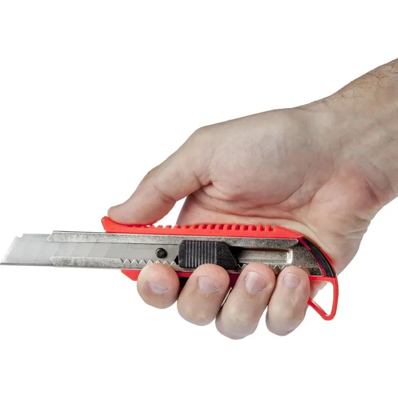 Нож канцелярский 18мм Attache с фиксатором и металлическими направляющими