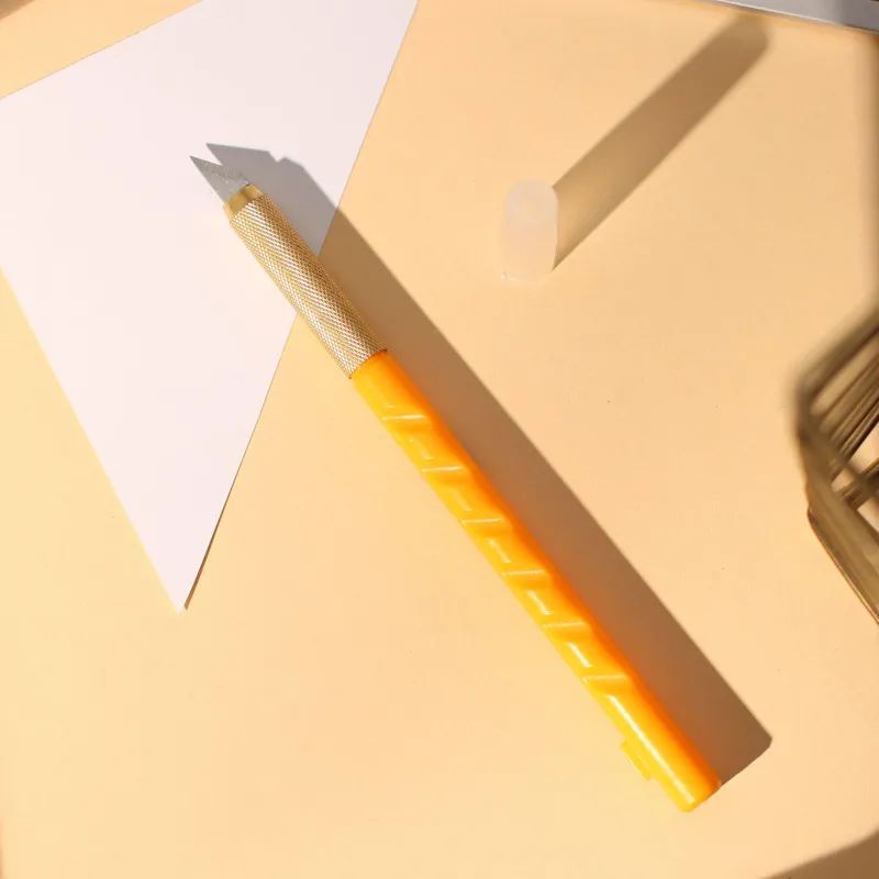 Нож канцелярский Attache Selection с перовым лезвием, цв.желтый