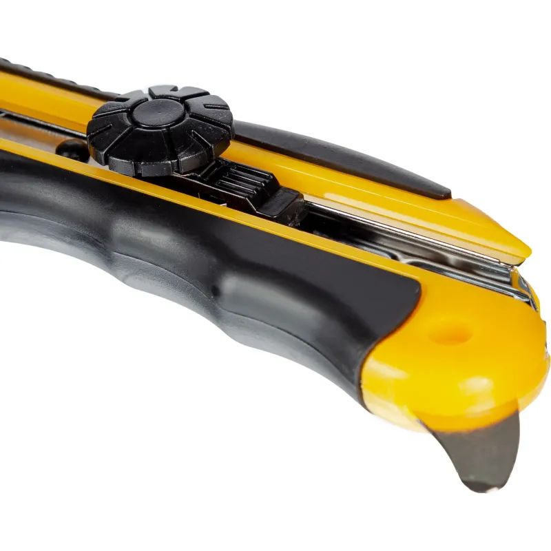 Нож универсальный 18 мм Attache Selection  с рез.вставками