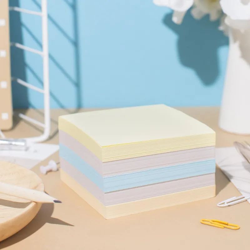 Блок для записей Attache Economy на склейке 9х9х5 цветн. 65-80 г