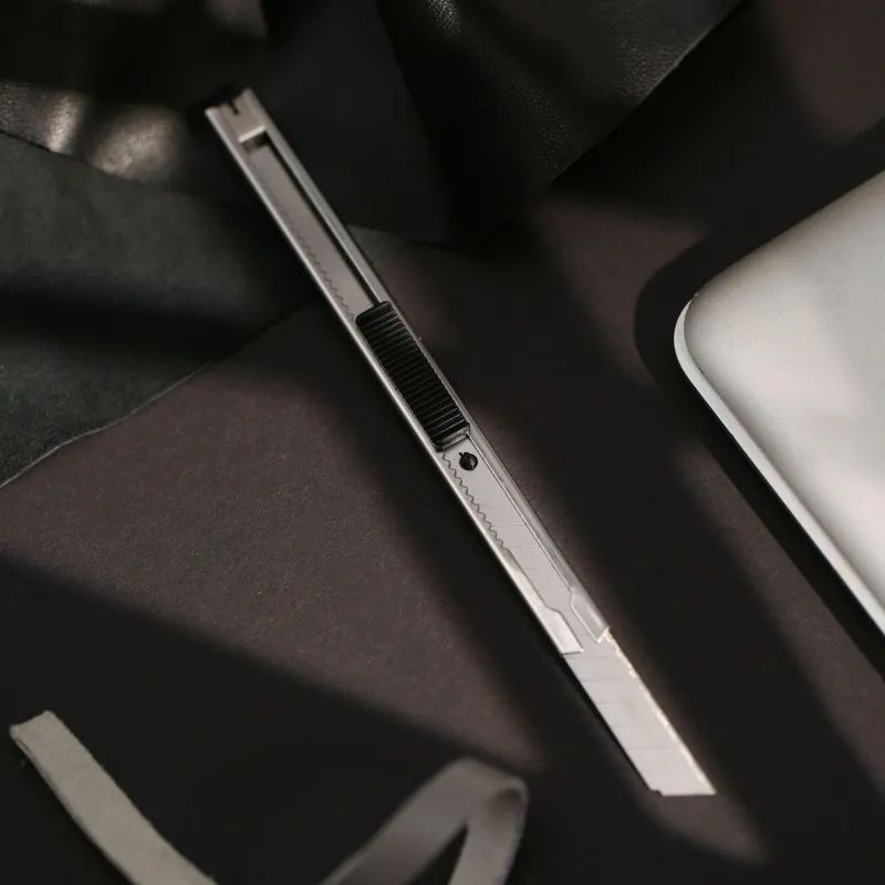 Нож канцелярский 9мм Attache металлический, фиксатор, цв.металлик