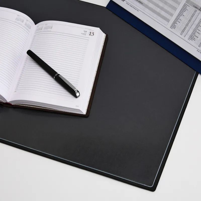 Коврик на стол Attache 38х59см черный с прозрачным листом